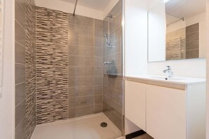 Shower, hair dryer - Coastal Comfort in Valras-Plage (Valras-Plage)