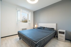 1 habitación, tabla de planchar con plancha y wifi gratis 