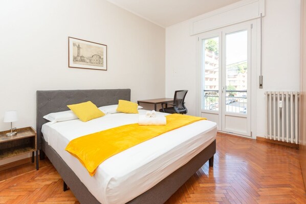 2 bedrooms, iron/ironing board, WiFi, bed sheets
