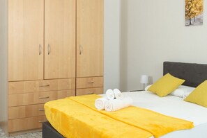 2 chambres, fer et planche à repasser, Wi-Fi, draps fournis