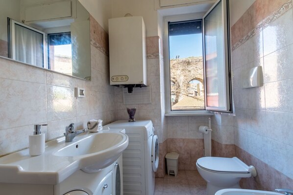Shower, hair dryer, bidet - Light Blue Apartment - City Center Rome (Roma)