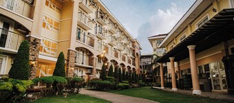 🌿 Stylish & Serene Stay in Davao City 🌿