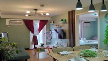 Apartemen, 1 kamar tidur, akses difabel, balkon | Ruang makan