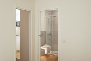 Douche, sèche-cheveux, bidet