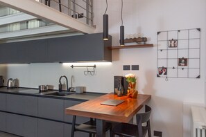 雪櫃、爐具、咖啡機/沖茶器、廚房用具/餐具/器皿