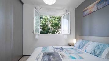 2 bedrooms, iron/ironing board