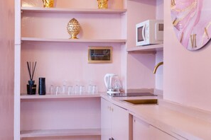 Refrigerador, microondas, parrilla de estufa y lavavajillas 