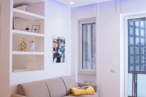 TV, fireplace - Downtown Porta Nuova - New Luxury apartment (Milano)