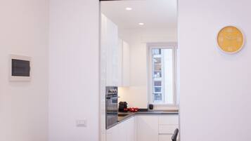 KĂŒhlschrank, Mikrowelle, Ofen, Herdplatte