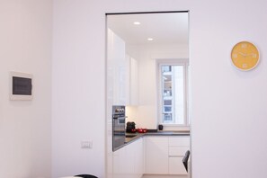 Fridge, microwave, oven, stovetop - Downtown Porta Nuova - New Luxury apartment (Milano)