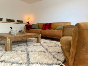 Smart-TV, Kamin, DVD-Player, Tischfußball