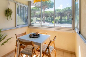 Dining - Apartment in Le Grau-du-Roi (Le Grau-du-Roi)