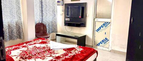 Double or Twin Room | Desk, laptop workspace, free WiFi