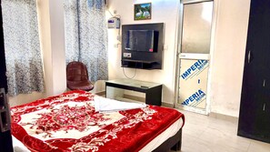 Double or Twin Room | Desk, laptop workspace, free WiFi