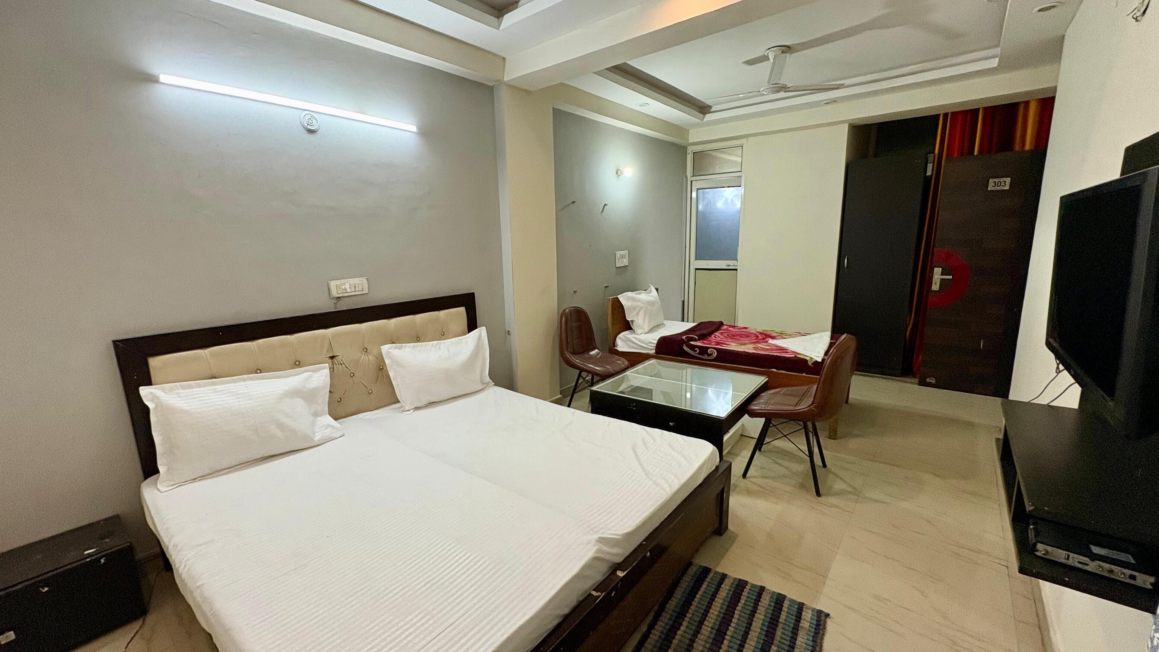 Double or Twin Room | Desk, laptop workspace, free WiFi