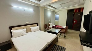 Double or Twin Room | Desk, laptop workspace, free WiFi