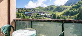 Cozy Stay with Alpine Views