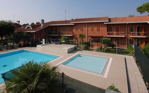 Pool - Beautiful two room apartment with pool view (Lignano Sabbiadoro)