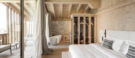 Panoramic Suite, Mountain View | 1 bedroom, in-room safe, blackout drapes, soundproofing