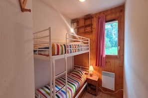 2 Schlafzimmer, Bügeleisen/Bügelbrett