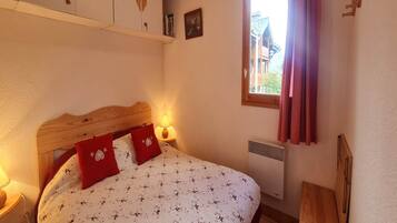 2 chambres, fer et planche Ă repasser