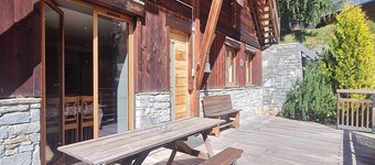Spacious Chalet Near Ski Slopes