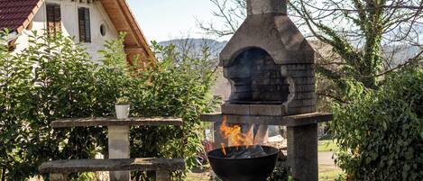 تناول الطعام بالخارج