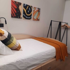 2 habitaciones, tabla de planchar con plancha, wifi y ropa de cama