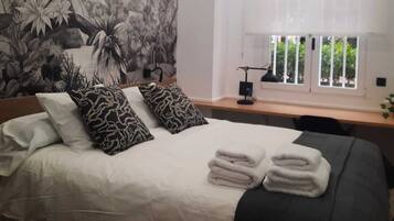 2 slaapkamers, een strijkplank/strijkijzer, reisbedje, gratis wifi