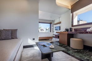 Chambre Prestige | Aire de séjour | Téléviseur connecté