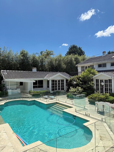 Templestowe Luxe Retreat | Pool, Tennis Court & Private Oasis