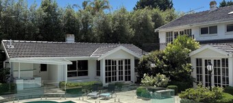 Templestowe Luxe Retreat | Pool, Tennis Court & Private Oasis