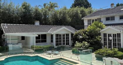 Templestowe Luxe Retreat | Pool, Tennis Court & Private Oasis