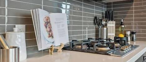 Fridge, microwave, oven, stovetop