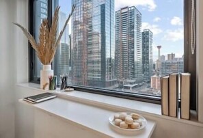 Interior - Calgary Tower View | King Bed |AC | Gym | 2BR (Calgary)
