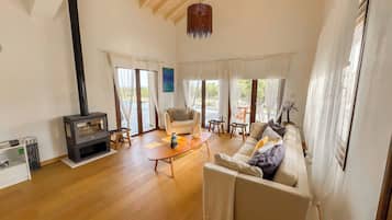 Smart-TV, Kamin, DVD-Player