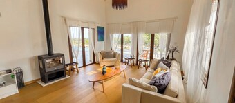 Villa Olivo Maroni, Charming 3-Bedroom VILLA with Private Pool in 4000sm plot