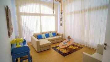 Smart TV, caminetto, lettore DVD