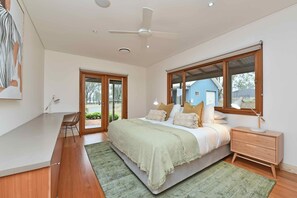 4 quartos, ferros/tábuas de passar roupa, acesso à internet