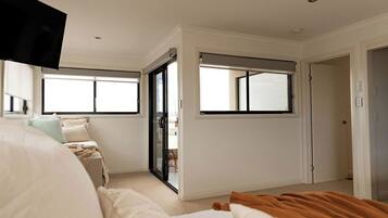 4 bedrooms, desk, iron/ironing board, free WiFi