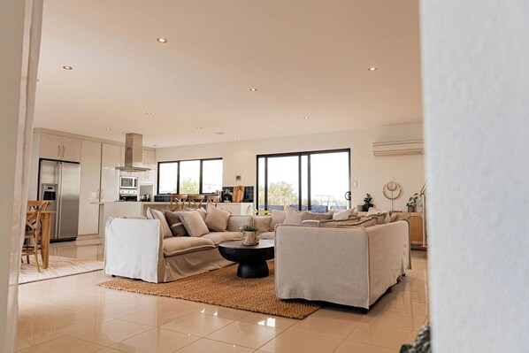 Smart TV, books - Heated magnesium pool, MTB, family & dog friendly (Break O'Day)