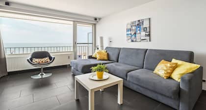 Spacious studio with sea view