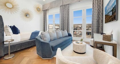 Wayfinder | On Dickson Street | Unmatched Views!