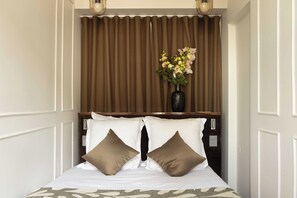 1 bedroom, iron/ironing board, internet, bed sheets