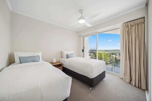 3 soveværelser, skrivebord, strygejern/strygebræt, weekendseng