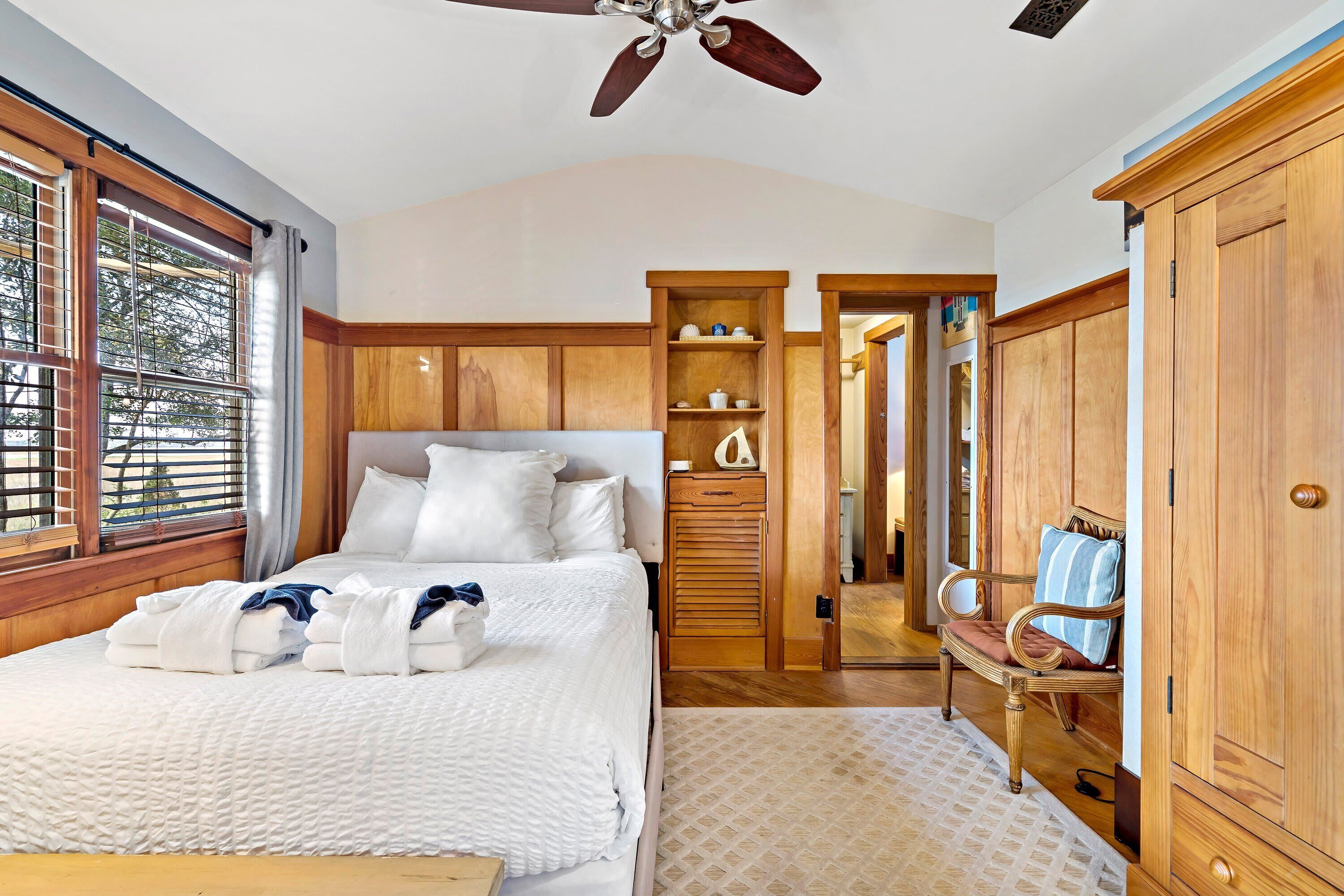 2 bedrooms, iron/ironing board, WiFi, bed sheets
