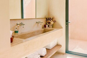 Hair dryer, towels, toilet paper - Palais Saphira (Marrakesh)