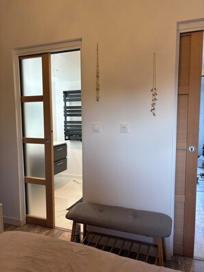 1 bedroom, iron/ironing board, travel cot, WiFi