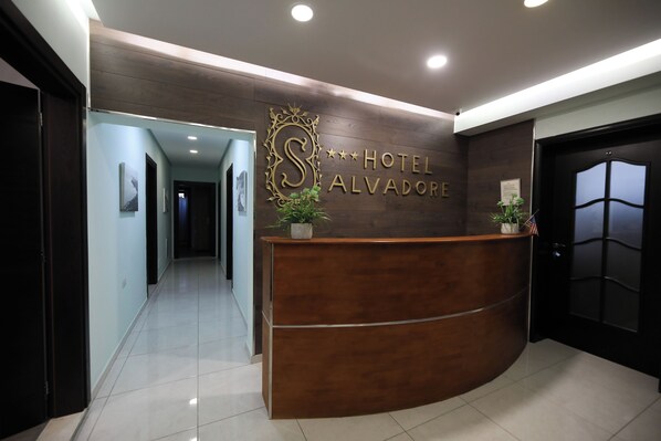 Reception - Hotel Salvadore (Vlorë)