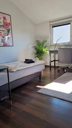 2 bedrooms, iron/ironing board, WiFi, bed sheets - Convenient and ideal for Frankfurt and the surrounding area (Mörfelden-Walldorf)